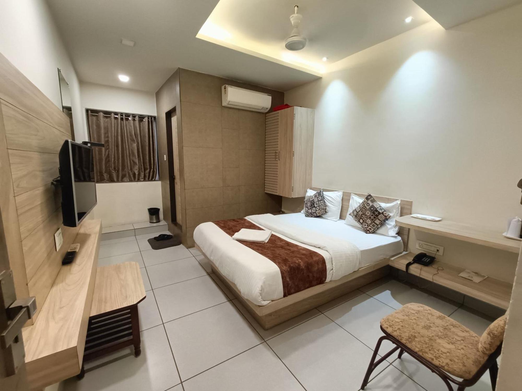 Hotel Kinara Ахмедабад Екстер'єр фото