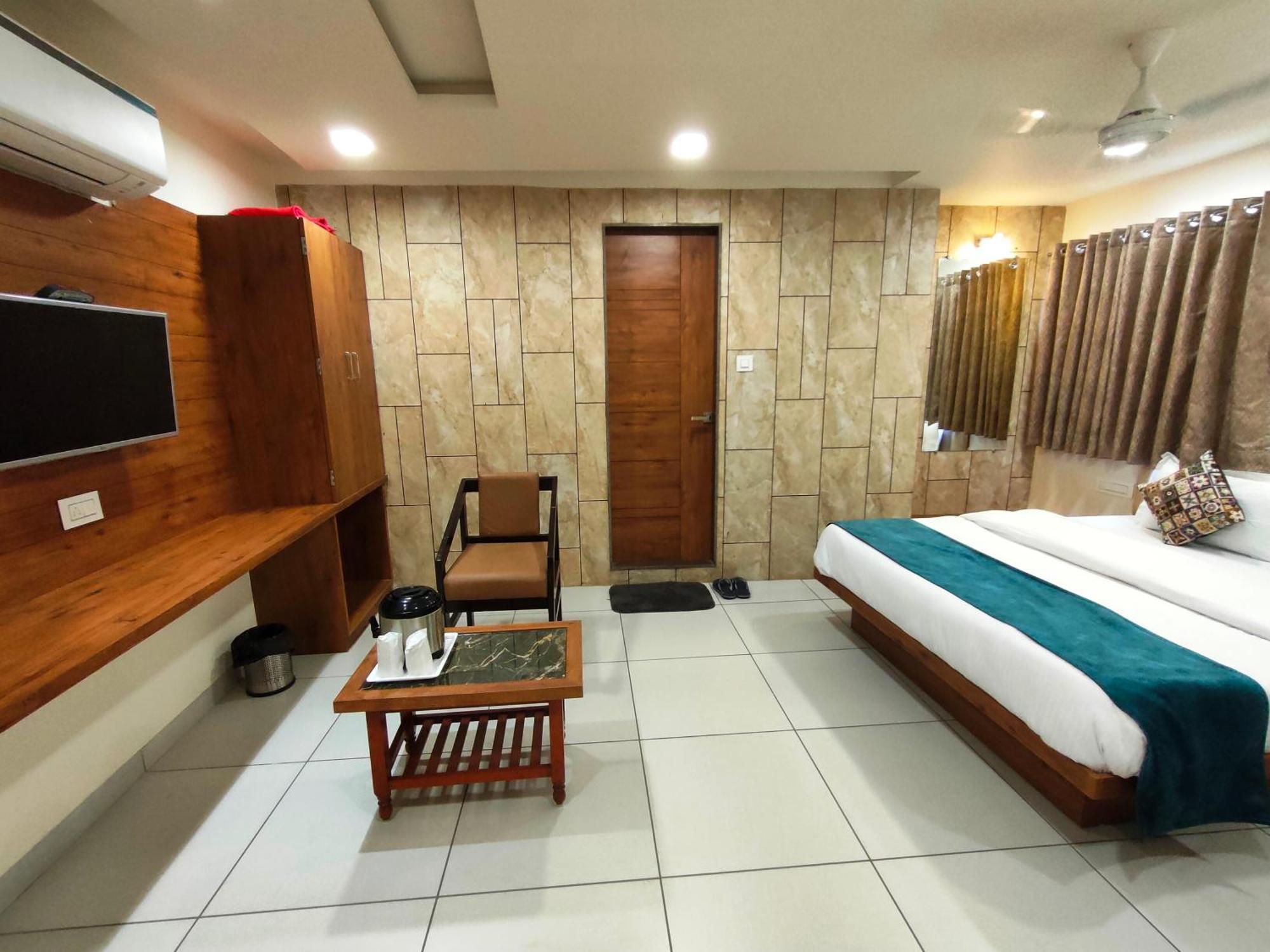 Hotel Kinara Ахмедабад Екстер'єр фото