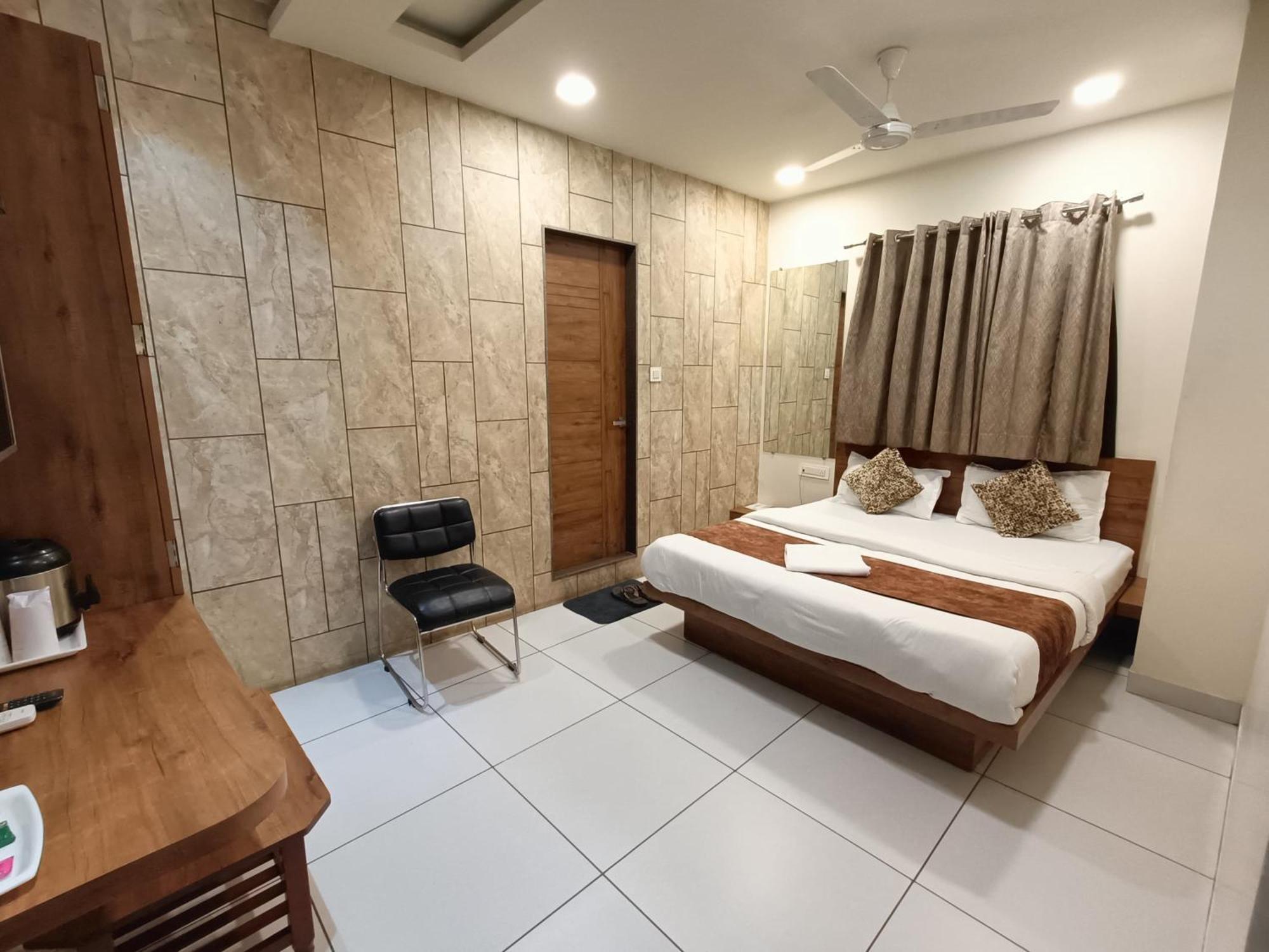 Hotel Kinara Ахмедабад Екстер'єр фото