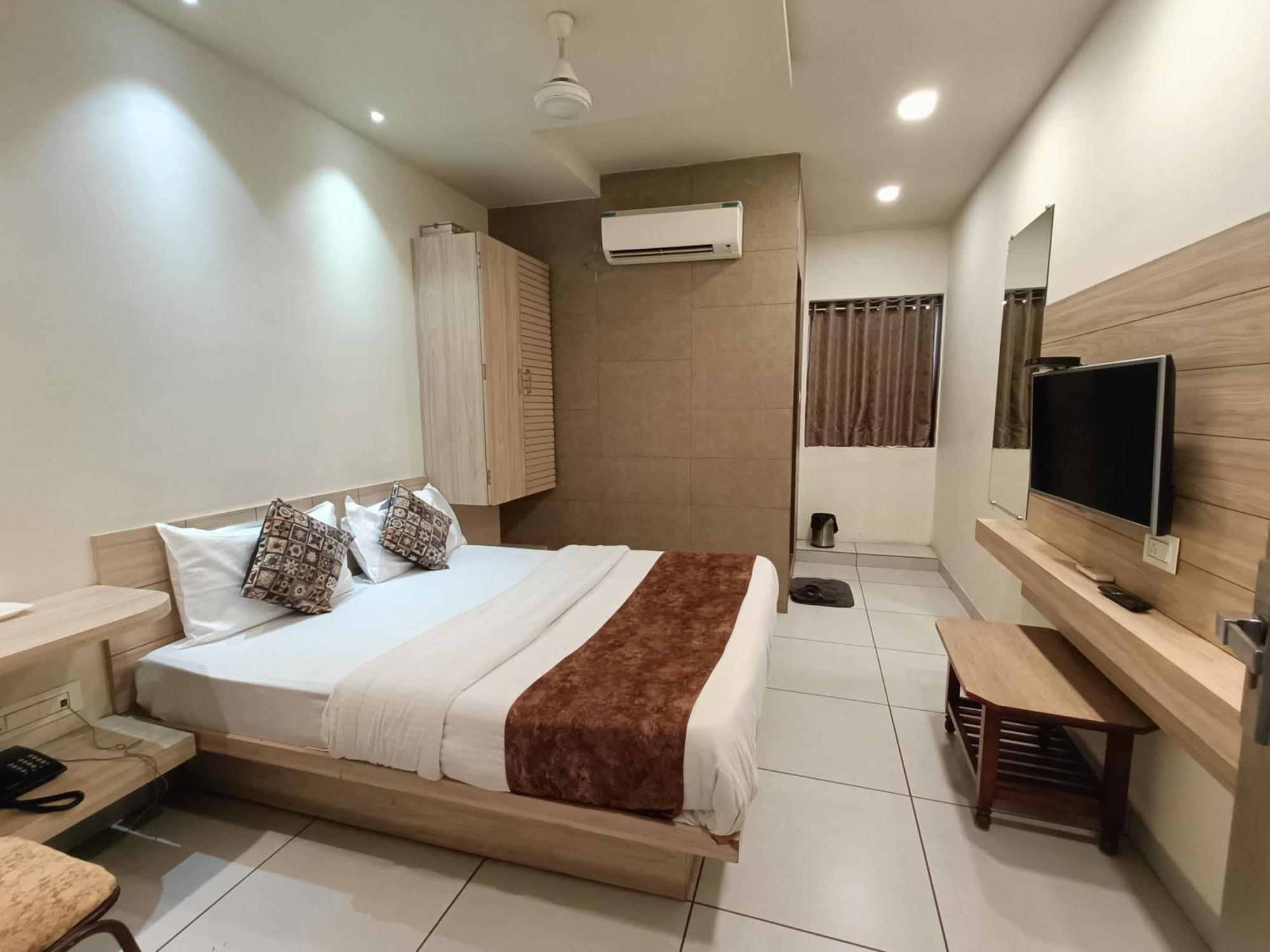 Hotel Kinara Ахмедабад Екстер'єр фото