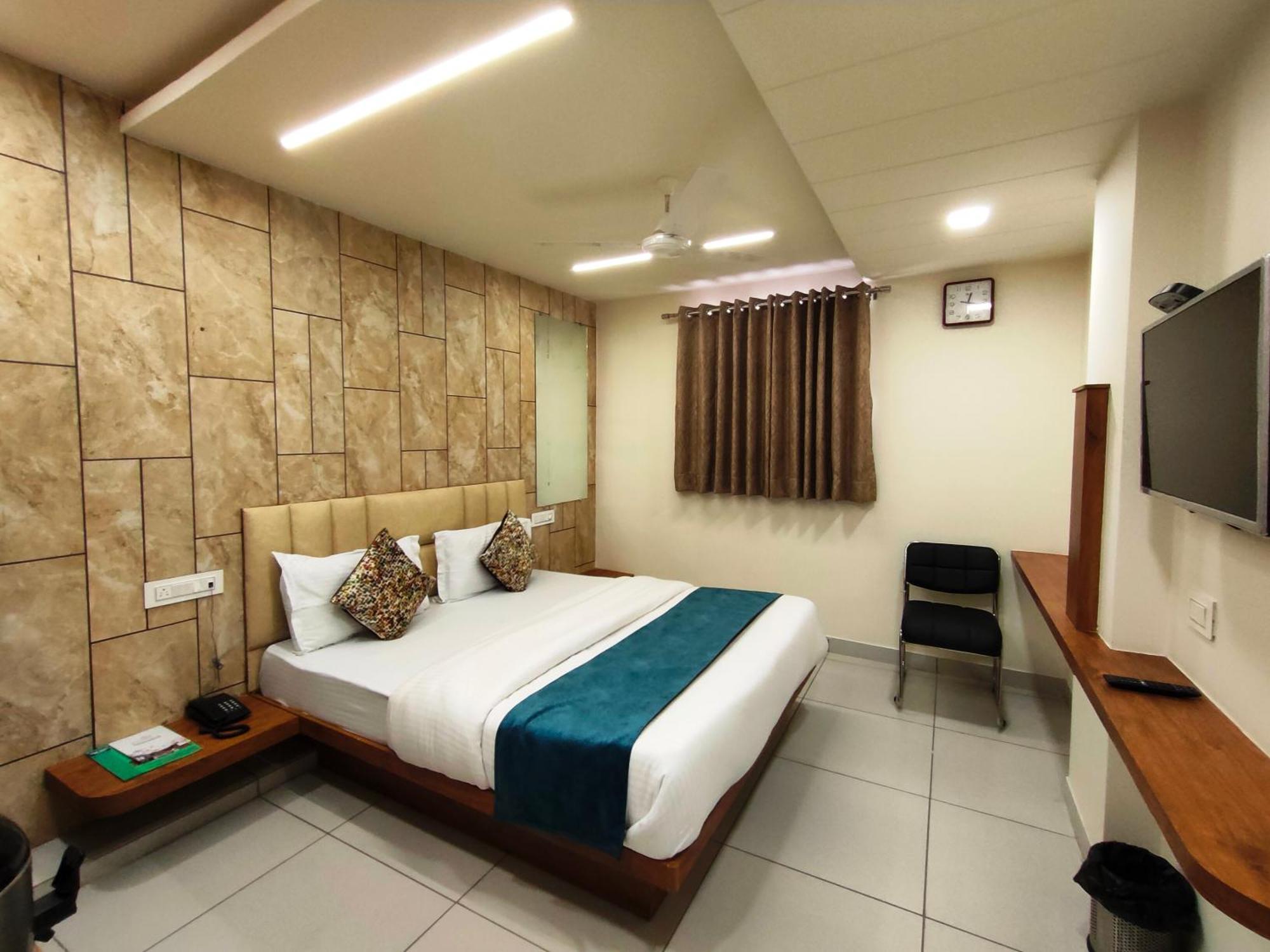 Hotel Kinara Ахмедабад Екстер'єр фото