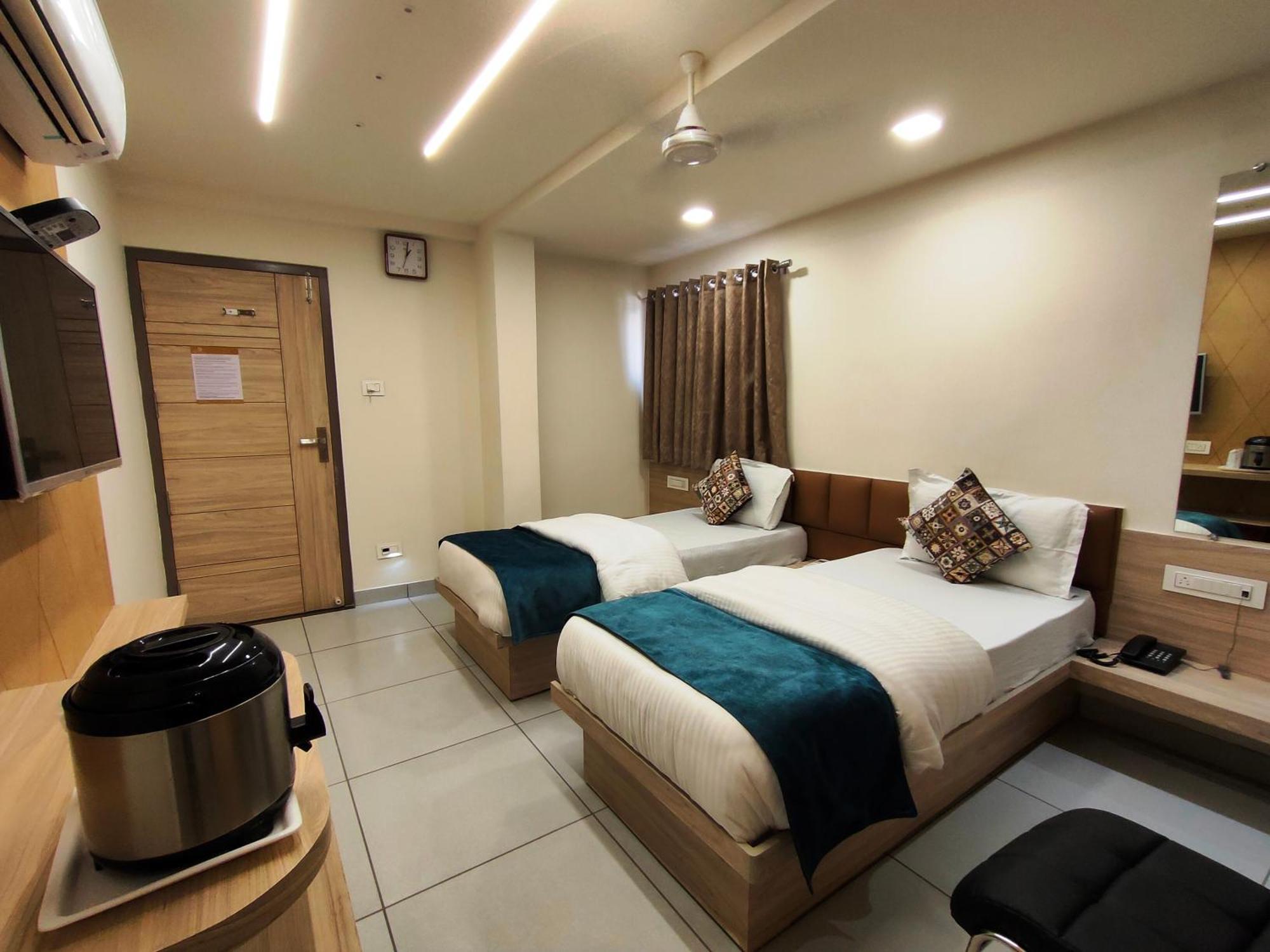 Hotel Kinara Ахмедабад Екстер'єр фото